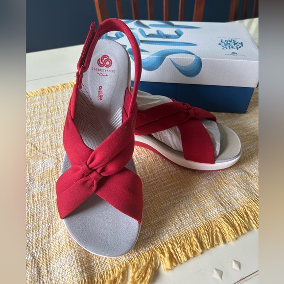 Cloudsteppers by Clarks Jersey Sport Sandals, red, size 9.5 wide, new in box - Picture 1 of 4
